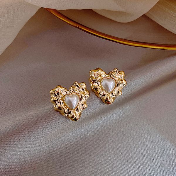 korean vintage gold color small metal stud earrings for women 2020 fashion classic geometric heart earrings ear cuff, Golden;silver
korean vintage gold color small metal stud earrings for women 2020 fashion classic geometric heart earrings ear cuff, Golden;silver