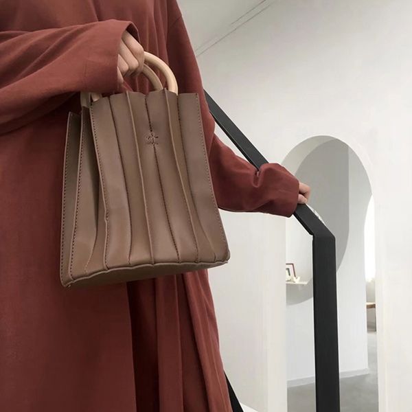 personalized folded women's handbags pu leather large-capacity crossbody bags for women luxury wooden handle ladies handbag
personalized folded women's handbags pu leather large-capacity crossbody bags for women luxury wooden handle ladies handbag
