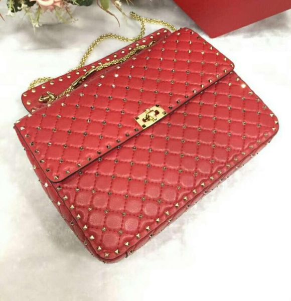 2019new genuine leather high fashion handbag diamond lattice metallic rose gold rivet full start travel women men big bag work gift ol 33cm
2019new genuine leather high fashion handbag diamond lattice metallic rose gold rivet full start travel women men big bag work gift ol 33cm