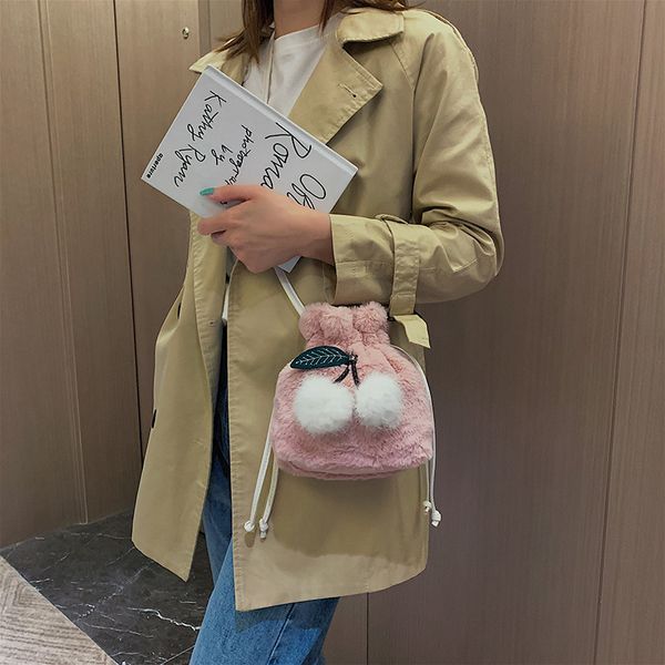 new plush bucket bag fashion wool shoulder slung handbag 
new plush bucket bag fashion wool shoulder slung handbag