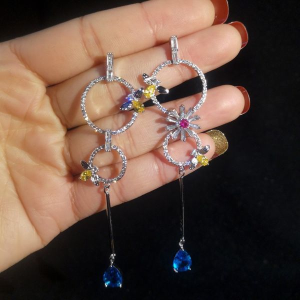 2019 Brand Jewelry Designer Women Hoop Earrings Long Flower Bee Earrings Wedding Dangle Earings Cubic Zirconia Ear Studs
2019 Brand Jewelry Designer Women Hoop Earrings Long Flower Bee Earrings Wedding Dangle Earings Cubic Zirconia Ear Studs