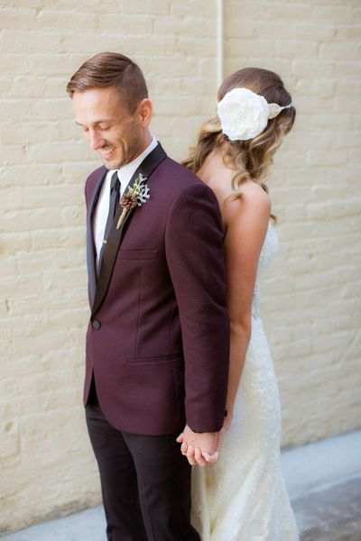 новый классический дизайн одна кнопка бургундия жених смокинги жених шафер костюм свадебный мужской пиджак костюмы (куртка + брюки + галстук, Black;gray
новый классический дизайн одна кнопка бургундия жених смокинги жених шафер костюм свадебный мужской пиджак костюмы (куртка + брюки + галстук, Black;gray