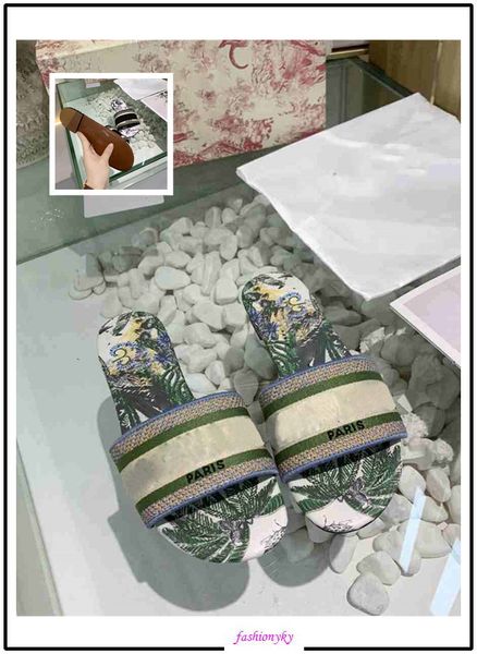 latest new dazzle flowers women designer slippers flat bottom embroidery sandal floral brocade slipper beach causal sandals, Black
latest new dazzle flowers women designer slippers flat bottom embroidery sandal floral brocade slipper beach causal sandals, Black