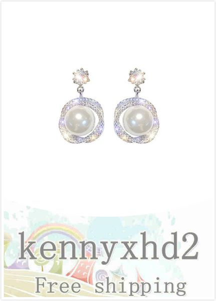 серебряные серьги иглы 925 пробы южная корея супер вспышка круг с бриллиантом циркон жемчужные серьги высокое чувство личности, Golden
серебряные серьги иглы 925 пробы южная корея супер вспышка круг с бриллиантом циркон жемчужные серьги высокое чувство личности, Golden