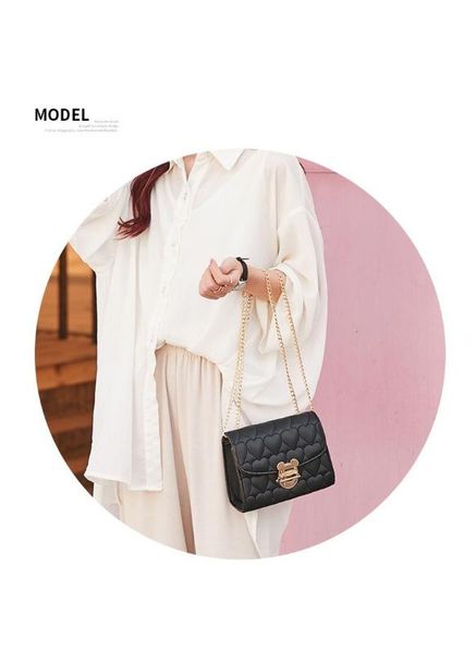 women's shoulder bag slant straddle bag spring and summer 2020 new women's versatile fashion small square chain
women's shoulder bag slant straddle bag spring and summer 2020 new women's versatile fashion small square chain