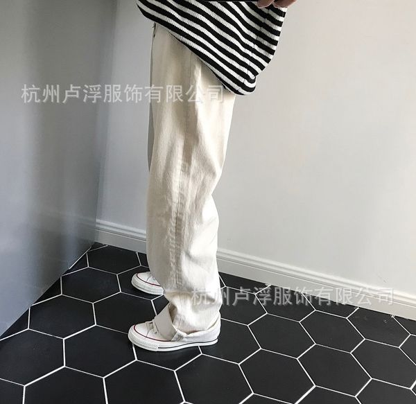 of louvre south korea is thin and high casual, loose, korean straight tube, wide leg, high waist, white jeans, female, Blue
of louvre south korea is thin and high casual, loose, korean straight tube, wide leg, high waist, white jeans, female, Blue