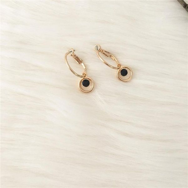 fashion jewelry lovely gold color plating black stone in circle hoop earring for women, Golden;silver
fashion jewelry lovely gold color plating black stone in circle hoop earring for women, Golden;silver
