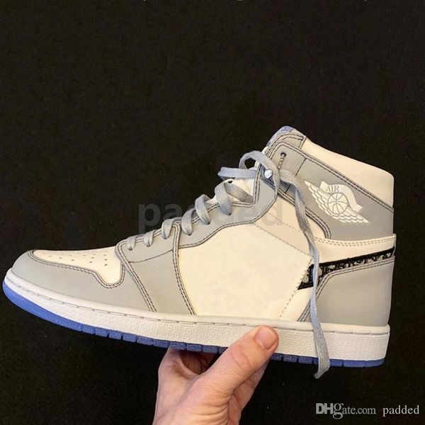 2020 brand 1 high og basketball shoes 1s fashion oblique grey white luxury mens trainers women designer sneakers size 36-45, White;red
2020 brand 1 high og basketball shoes 1s fashion oblique grey white luxury mens trainers women designer sneakers size 36-45, White;red