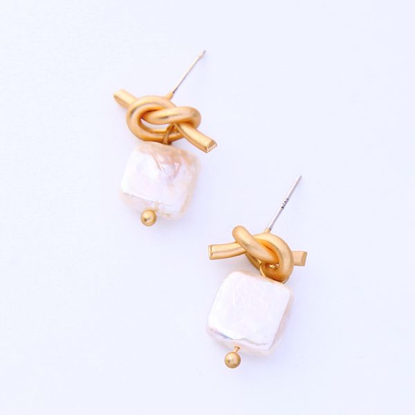 new fashion creative geometric earrings fashion 925 sterling silver earrings korean version of baroque pearl
new fashion creative geometric earrings fashion 925 sterling silver earrings korean version of baroque pearl