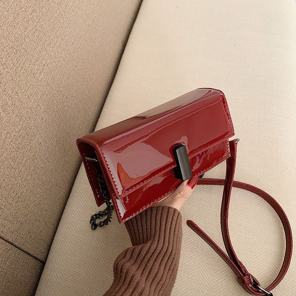 женщины сумочка 2020 новый модельер лакированной кожи цепи crossbody сумка малый квадрат сумки на ремне
женщины сумочка 2020 новый модельер лакированной кожи цепи crossbody сумка малый квадрат сумки на ремне