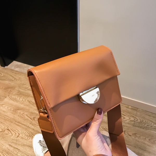 net red small black bag female 2020 new korean version of the small square bag wild broadband shoulder messenger female
net red small black bag female 2020 new korean version of the small square bag wild broadband shoulder messenger female