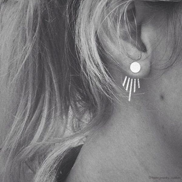 New Punk Glossy Geometric Radiation Bar Stud Earring For Women Minimalist Jewelry Gift Simple Bijoux Earrings For Women
New Punk Glossy Geometric Radiation Bar Stud Earring For Women Minimalist Jewelry Gift Simple Bijoux Earrings For Women