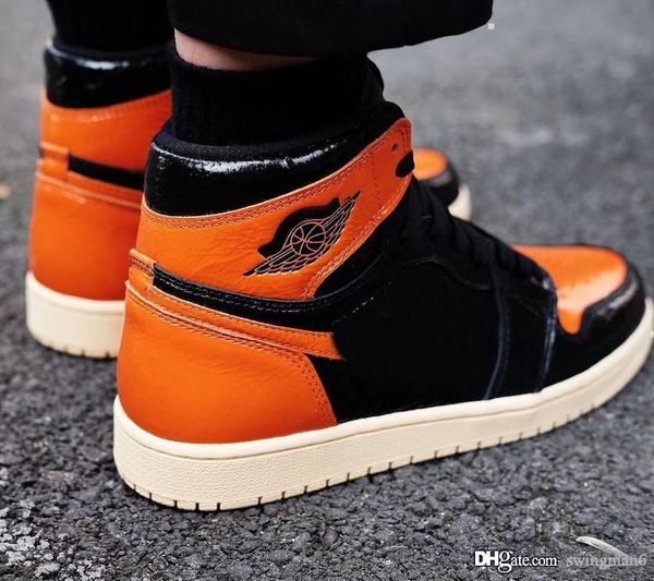 authentic air high og 1 shattered backboard 3.0 black basketball shoes orange pale vanilla starfish retro men sports sneakers 555088-028
authentic air high og 1 shattered backboard 3.0 black basketball shoes orange pale vanilla starfish retro men sports sneakers 555088-028