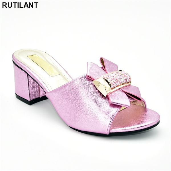 new fashion elegant crystal shoes decorated with rhinestone slip on shoes for women designer shoes women luxury 2020 party pumps, Black
new fashion elegant crystal shoes decorated with rhinestone slip on shoes for women designer shoes women luxury 2020 party pumps, Black