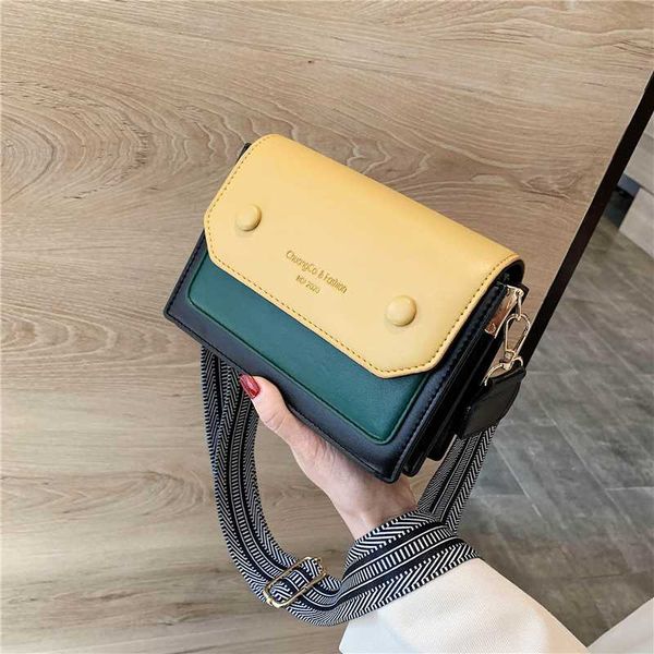 2020 summer new fashion women's bag korean casual contrast color small square bag embossed wide strap single shoulder messenger
2020 summer new fashion women's bag korean casual contrast color small square bag embossed wide strap single shoulder messenger