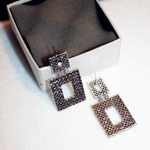 wholesale-fashion luxury designer glittering diamond geometry square box pendant stud earrings for woman girls, Golden;silver
wholesale-fashion luxury designer glittering diamond geometry square box pendant stud earrings for woman girls, Golden;silver