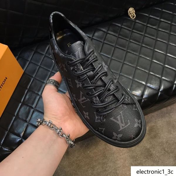 2019wh new men s casual sneakers, low-cut luxury men s outdoor travel sneakers, fast delivery with original box packaging
2019wh new men s casual sneakers, low-cut luxury men s outdoor travel sneakers, fast delivery with original box packaging