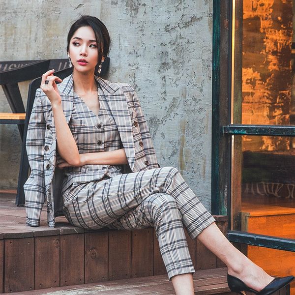 3 sets of women's 2018 autumn new slim vest + fashion small suit jacket + temperament slim slimming nine pants three sets, Gray
3 sets of women's 2018 autumn new slim vest + fashion small suit jacket + temperament slim slimming nine pants three sets, Gray