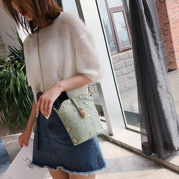 2019 women fashion bag personalized pu leather flower embroidery shoulder bag sweet chic chain bucket
2019 women fashion bag personalized pu leather flower embroidery shoulder bag sweet chic chain bucket