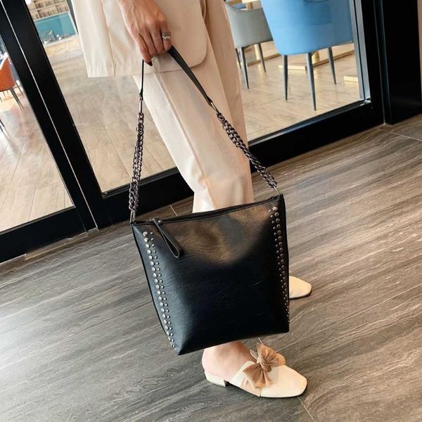 2020 новый pu кожаный ноутбук сумка простые сумки brands женщины сумка casual большой tote урожай дамы мешки посыльного
2020 новый pu кожаный ноутбук сумка простые сумки brands женщины сумка casual большой tote урожай дамы мешки посыльного