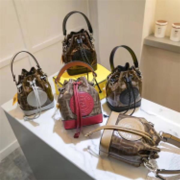 new wholesale makeup bag ladies designer handbag luxury fanny pack for women waist bag chest bags casual brand bags quility 2070205h
new wholesale makeup bag ladies designer handbag luxury fanny pack for women waist bag chest bags casual brand bags quility 2070205h