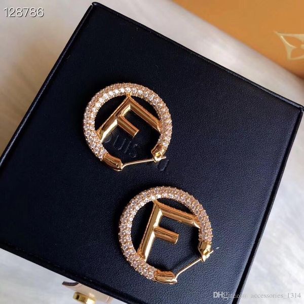 new 1:1 high-end letter round rhinestone micro-inlaid zircon earrings simple wild earrings, Golden;silver
new 1:1 high-end letter round rhinestone micro-inlaid zircon earrings simple wild earrings, Golden;silver