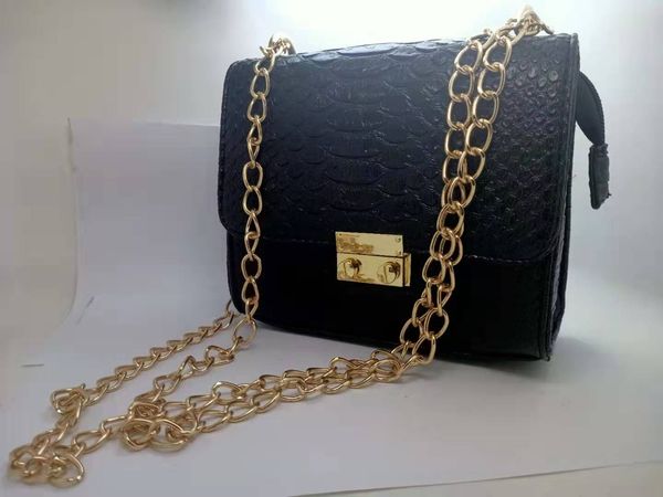 в наличии!!! высокий конец обед ручная, диагональ диапазон, pu крокодил картина черной пряжка сумка
в наличии!!! высокий конец обед ручная, диагональ диапазон, pu крокодил картина черной пряжка сумка