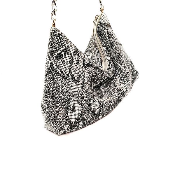 2020 bag women's new serpentine printing heavy metal thick chain shoulder bag large capacity sequined women's
2020 bag women's new serpentine printing heavy metal thick chain shoulder bag large capacity sequined women's