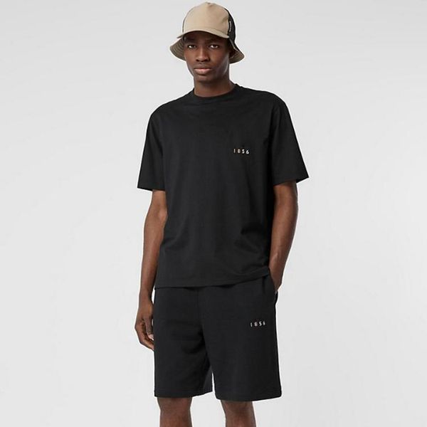 дизайнер футболки мужские с коротким рукавом хип-хоп топы тройник высокое качество письмо модный бренд черный белый человек футболка роскошн, White;black 
дизайнер футболки мужские с коротким рукавом хип-хоп топы тройник высокое качество письмо модный бренд черный белый человек футболка роскошн, White;black