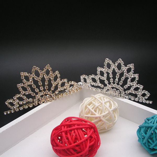 женщины большой кристалл цветок корона тиара свадьба тиара ювелирные изделия свадебная корона горный хрусталь аксессуары для волос груза пад, Golden;white
женщины большой кристалл цветок корона тиара свадьба тиара ювелирные изделия свадебная корона горный хрусталь аксессуары для волос груза пад, Golden;white