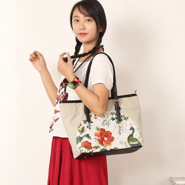 2020 new chinese fashion embroidery bag women's embroidered shoulder bag canvas art portable women handwoven bags large capacity
2020 new chinese fashion embroidery bag women's embroidered shoulder bag canvas art portable women handwoven bags large capacity