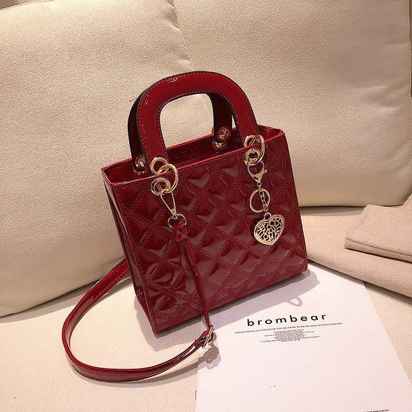 tote bags 2020 fashion new patent leather women designer handbag lingge chain shoulder messenger bag
tote bags 2020 fashion new patent leather women designer handbag lingge chain shoulder messenger bag