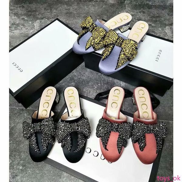 2019 letter diamond bow high-heeled shoes deerskin leather fashion woman thick heel slippers sandals 35-40 with box
2019 letter diamond bow high-heeled shoes deerskin leather fashion woman thick heel slippers sandals 35-40 with box