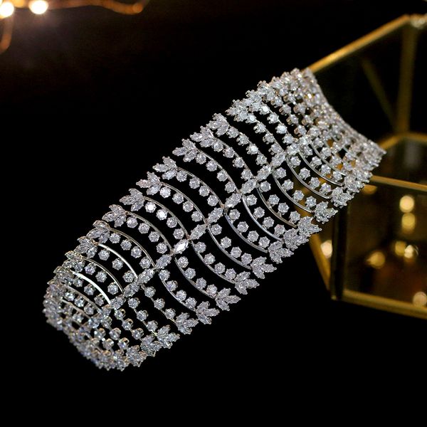 new luxury silver crystal crown zircon stone trim the largest real rhinestone queen princess party game ms. crown
new luxury silver crystal crown zircon stone trim the largest real rhinestone queen princess party game ms. crown