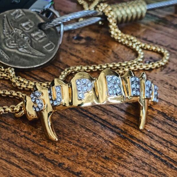 19ss box logo gold teeth key ring tooth socket water drill hip hop fashion chain necklace, Silver
19ss box logo gold teeth key ring tooth socket water drill hip hop fashion chain necklace, Silver