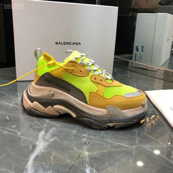2020 new fashion europe and america sneaker triple handsome shoes for men's women beige black sports shoe size us5-9
2020 new fashion europe and america sneaker triple handsome shoes for men's women beige black sports shoe size us5-9