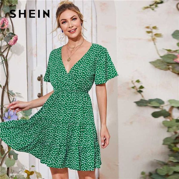 shein green ditsy floral surplice front ruffle hem dress women v neck short sleeve summer boho high waist short a line dresses, White;black
shein green ditsy floral surplice front ruffle hem dress women v neck short sleeve summer boho high waist short a line dresses, White;black