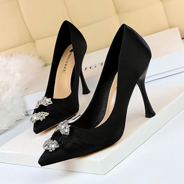 elegant women high-heeled shoes banquet satin metal buckle solid diamond bridal wedding shoes 10cm size 35-40 2272-1, Black
elegant women high-heeled shoes banquet satin metal buckle solid diamond bridal wedding shoes 10cm size 35-40 2272-1, Black