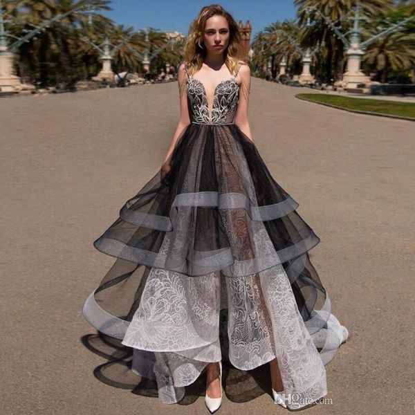 2020 demure elegant evening dresses v neck appliques backless tulle a line prom dresses tiered skirts organza ruffles robes de soirée, Black;red
2020 demure elegant evening dresses v neck appliques backless tulle a line prom dresses tiered skirts organza ruffles robes de soirée, Black;red