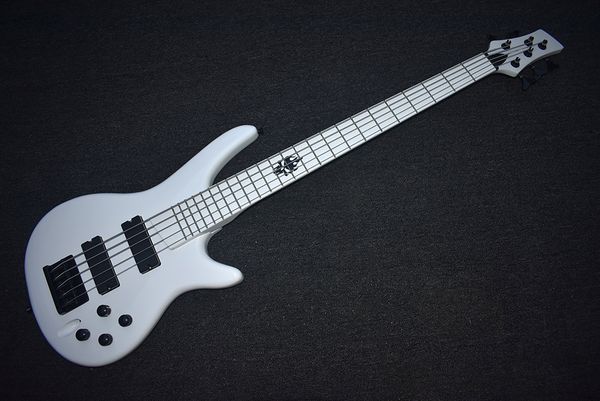 factory custom white electric bass guitar with 5 strings,black hardware,white fretboard,can be customized
factory custom white electric bass guitar with 5 strings,black hardware,white fretboard,can be customized