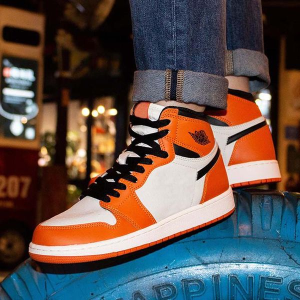 wholesale mens 1 high og basketball shoes 1s nrg igloo banned chameleon shadow white black print chicago royal track red sneakrs trainers
wholesale mens 1 high og basketball shoes 1s nrg igloo banned chameleon shadow white black print chicago royal track red sneakrs trainers