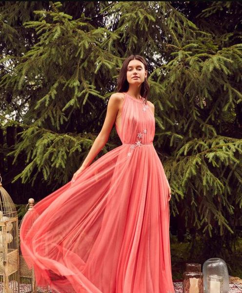 walone fashion prom dresses 2020 lace appliques chiffon a line evening gowns custom made hollow back floor length special occasion dress, Black;red
walone fashion prom dresses 2020 lace appliques chiffon a line evening gowns custom made hollow back floor length special occasion dress, Black;red