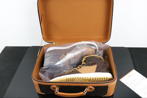 dhl shipping off black brwon 1 1s mens basketball shoes three limited fashion sneakers off trainers sports shoe luxury with suitcase 40-46
dhl shipping off black brwon 1 1s mens basketball shoes three limited fashion sneakers off trainers sports shoe luxury with suitcase 40-46