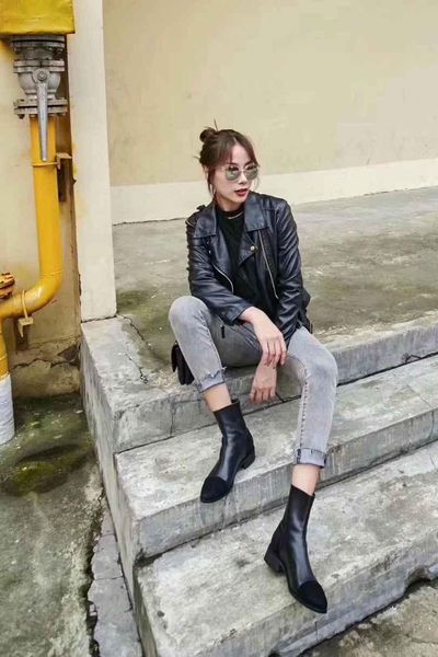 winter fashion women's boots superstar luxury stitching low heel bare boots roman locomotive driving boots designer size 35-40, Black
winter fashion women's boots superstar luxury stitching low heel bare boots roman locomotive driving boots designer size 35-40, Black
