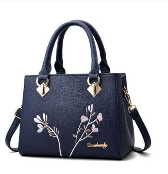 2020 new embroidery women leather bag handbag flower bag for women messenger bag sac a main ladies hand bags
2020 new embroidery women leather bag handbag flower bag for women messenger bag sac a main ladies hand bags
