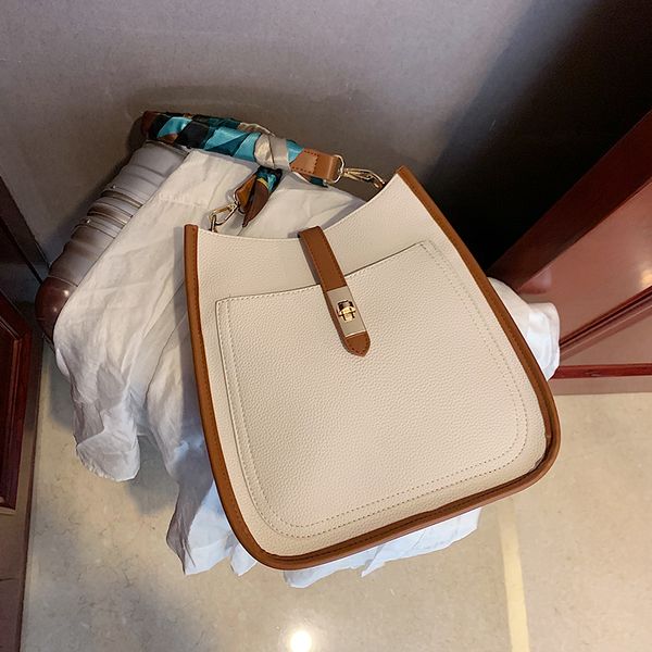new french design fashion large-capacity bucket bag & elegant shoulder bag crossbody width 27cm height 28cm thickness 10cm
new french design fashion large-capacity bucket bag & elegant shoulder bag crossbody width 27cm height 28cm thickness 10cm