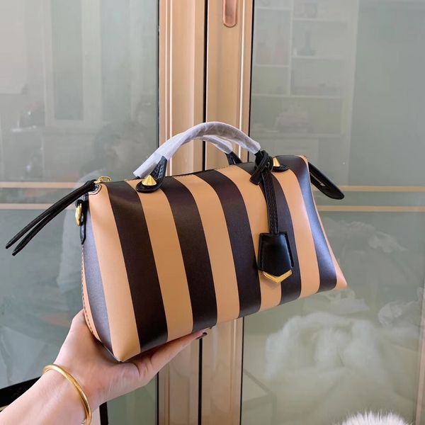 дизайнер сумки женщины подушки сумки stripes хорошее качество кожи текстурированный / cfy2002267
дизайнер сумки женщины подушки сумки stripes хорошее качество кожи текстурированный / cfy2002267