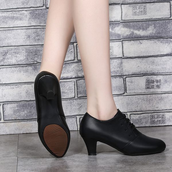 ushine 8863 heel 5cm black red silver outdoor indoor women breathable modern dance shoes square latin dance shoes woman
ushine 8863 heel 5cm black red silver outdoor indoor women breathable modern dance shoes square latin dance shoes woman