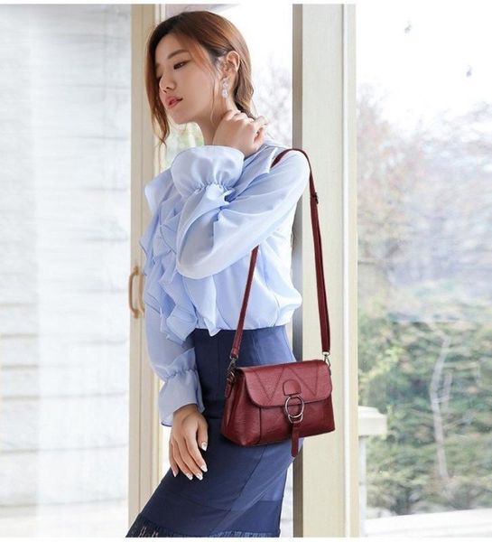 плече сумка моды диких леди сумка корейская версия 2020 новых женщин простого плеча 
плече сумка моды диких леди сумка корейская версия 2020 новых женщин простого плеча