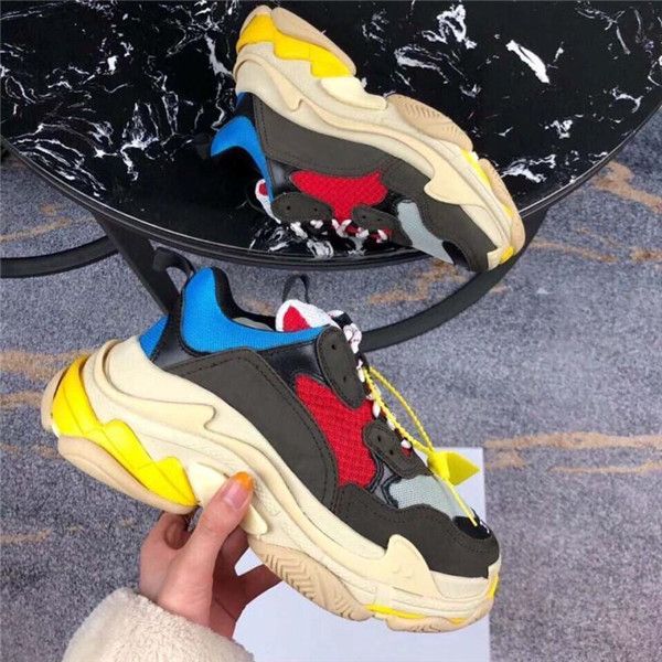 wholesale 17fw triple-s sneaker triple s running dad shoes for men's women beige black ceahp sports designer shoe size 36-45
wholesale 17fw triple-s sneaker triple s running dad shoes for men's women beige black ceahp sports designer shoe size 36-45